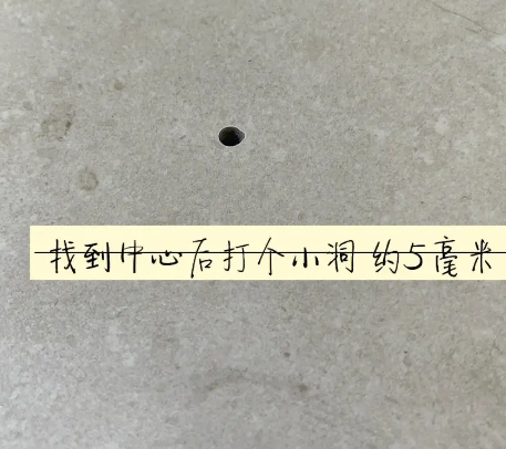 玛纳斯瓷砖空鼓维修公司专业解答在瓷砖铺贴过程中，如果砂料搅拌不均匀，将会带来以下问题