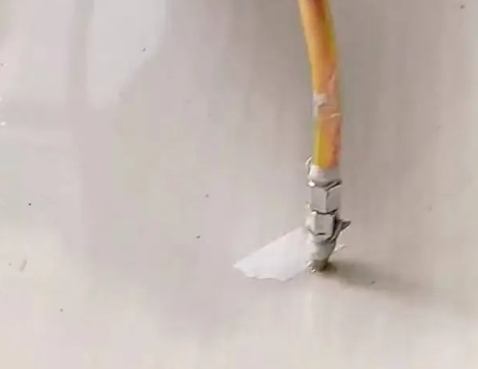 玛纳斯瓷砖空鼓维修公司专业解答在瓷砖铺贴过程中，如果使用的砂料过粗（如全部使用了粗砂），可能会导致以下问题